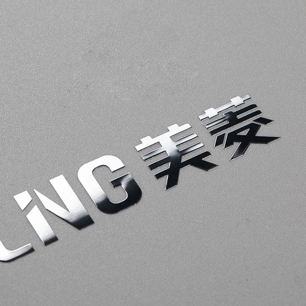 Anpassningsbara metallklistermärken Nickel glänsande värmebeständig logotyp