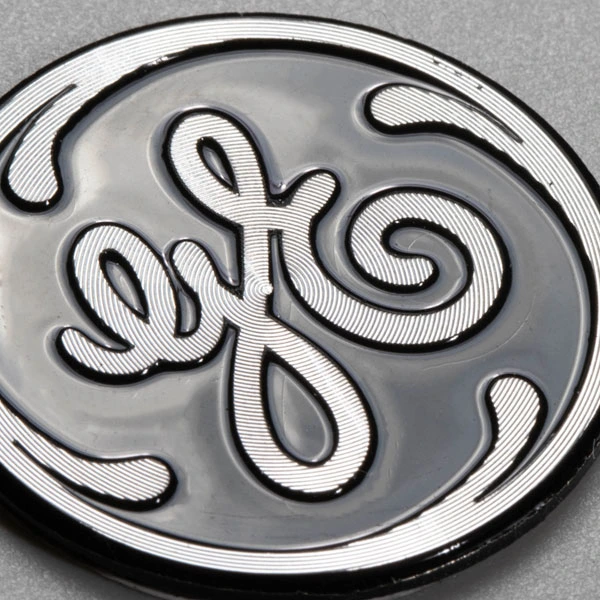 Markera logotypen i aluminium