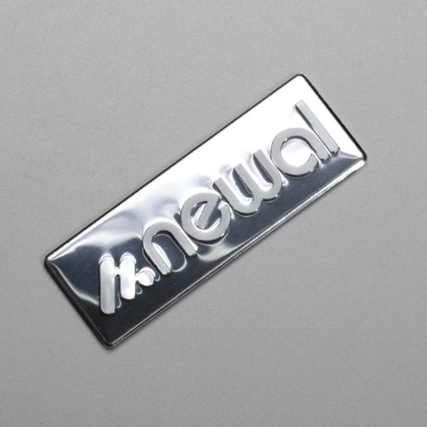 Logotyp aluminiumklistermärke