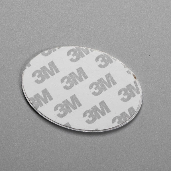 Metalldekal med logotyp