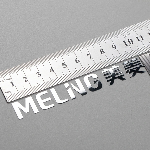Anpassningsbara metallklistermärken Nickel glänsande värmebeständig logotyp