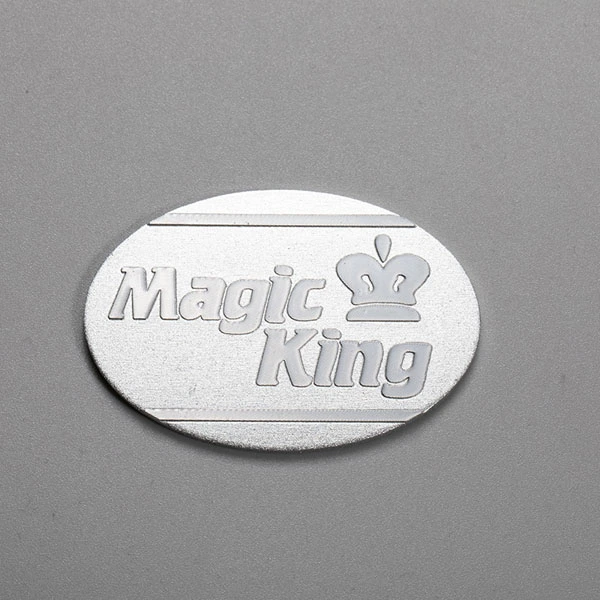 Metalldekal med logotyp