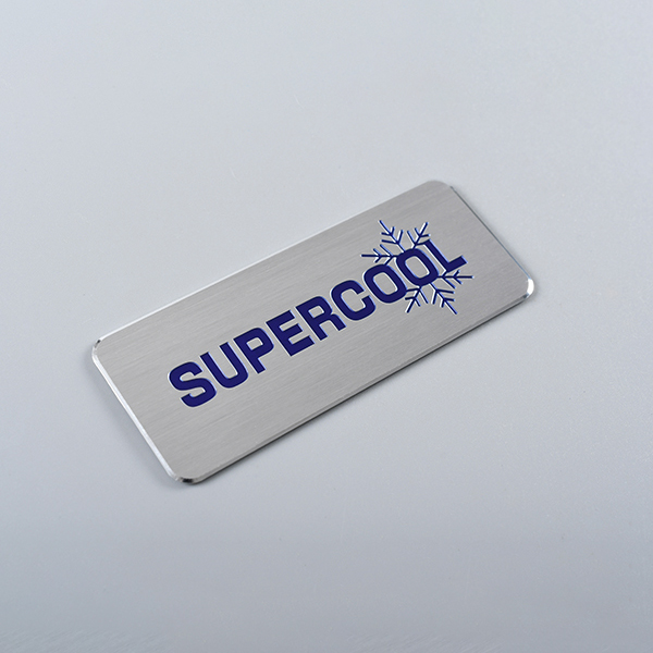 Anodiserad aluminium namnskylt