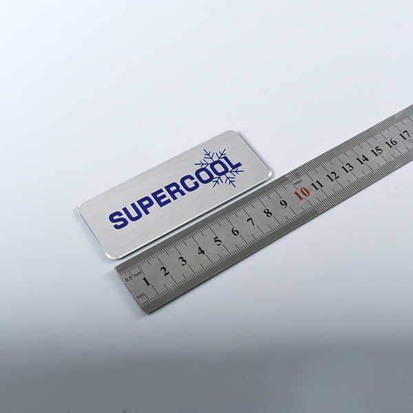 Anodiserad aluminium namnskylt