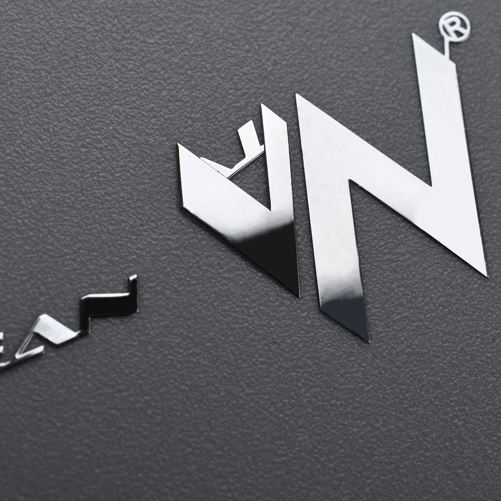 Präglad Nickel Sticker Logotyp