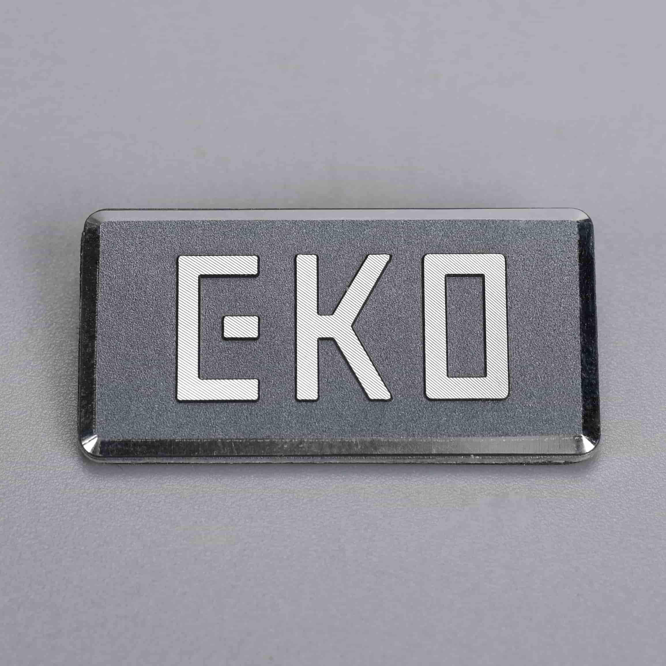 Präglad namnskylt för elektronik