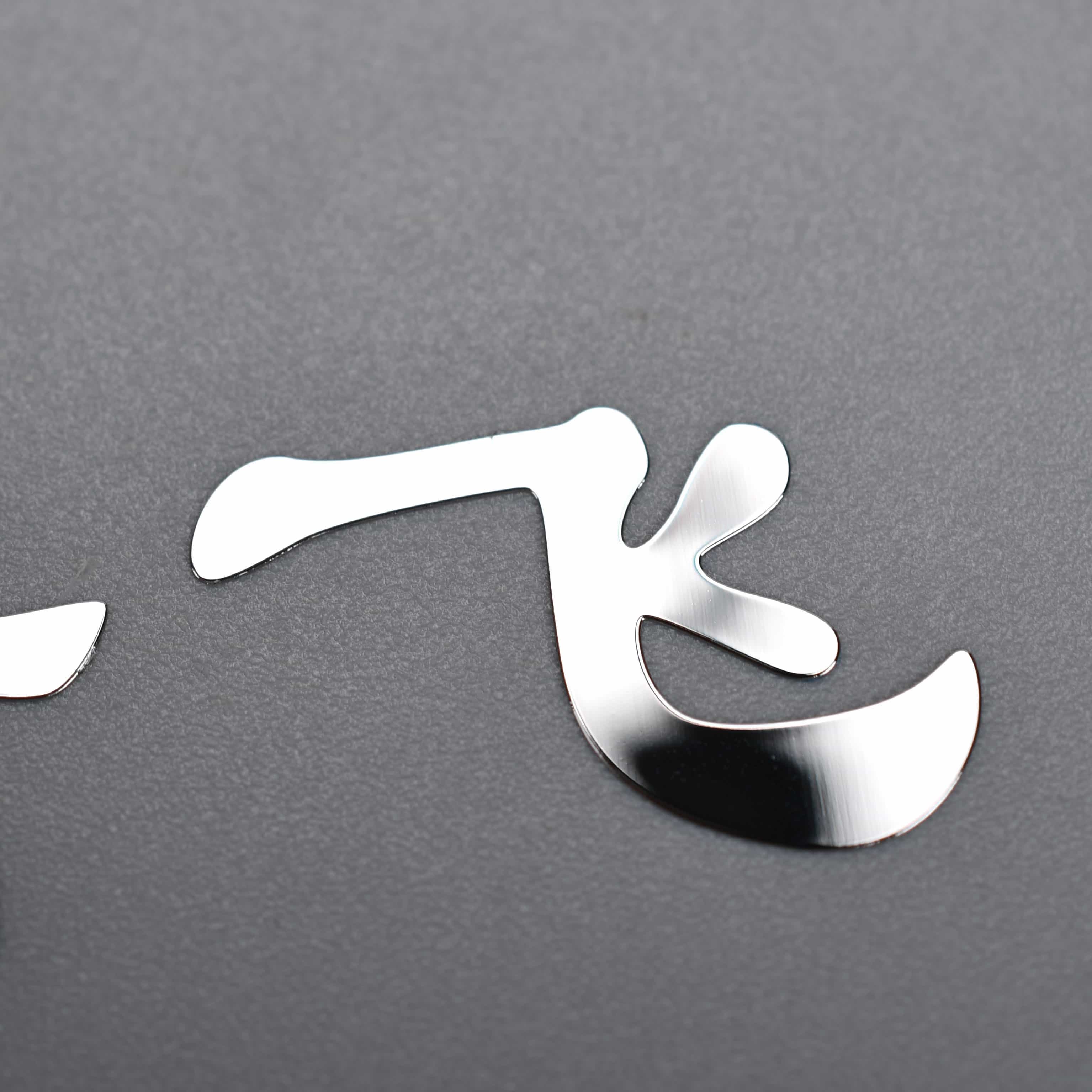 Silver märkesnamn metall logotyp klistermärken