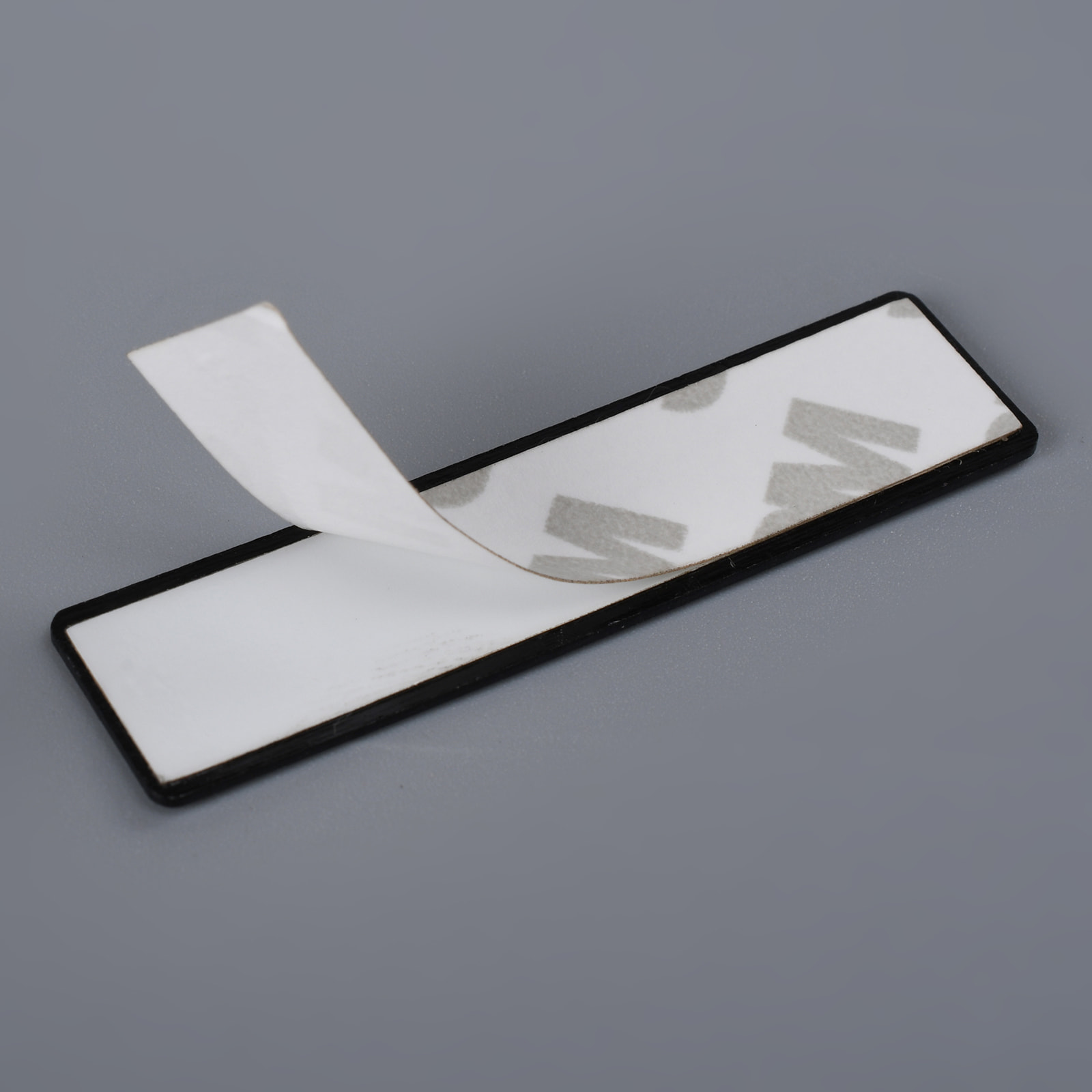 3d-präglat namnskylt i borstad aluminium