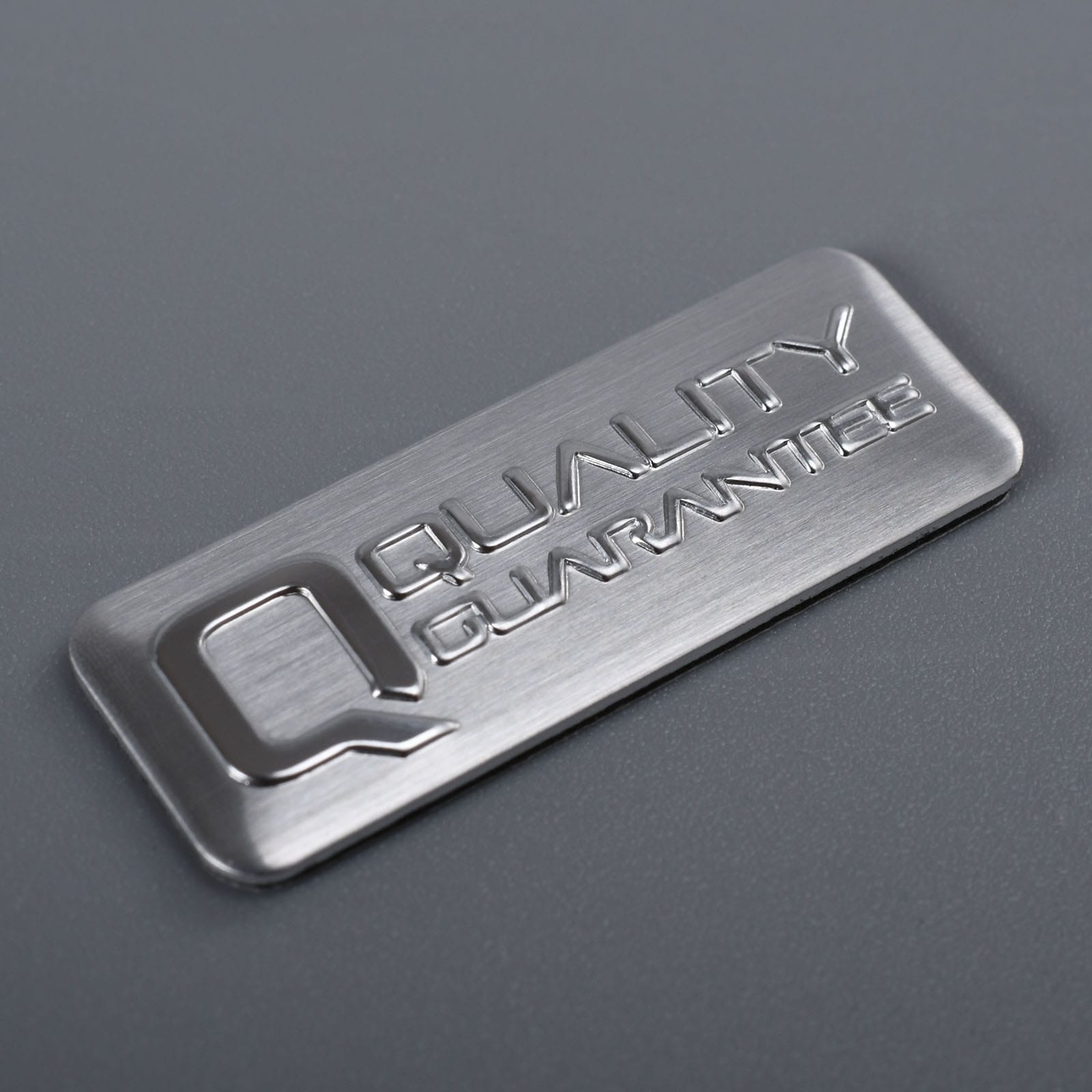 Upphöjd silverdiamantskärande logoplåt i aluminium