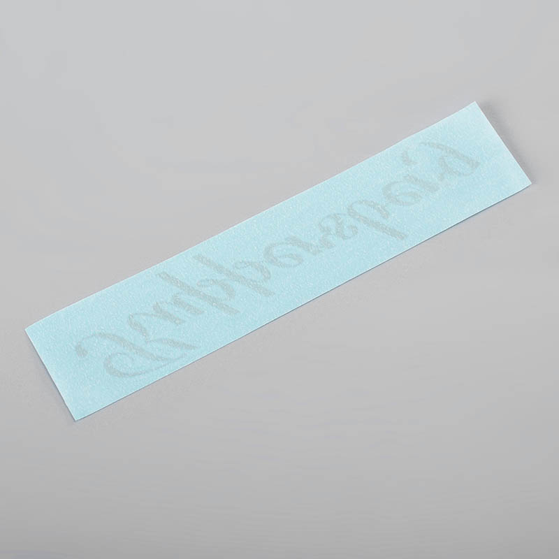Logotypetikett i metall med galvanisering