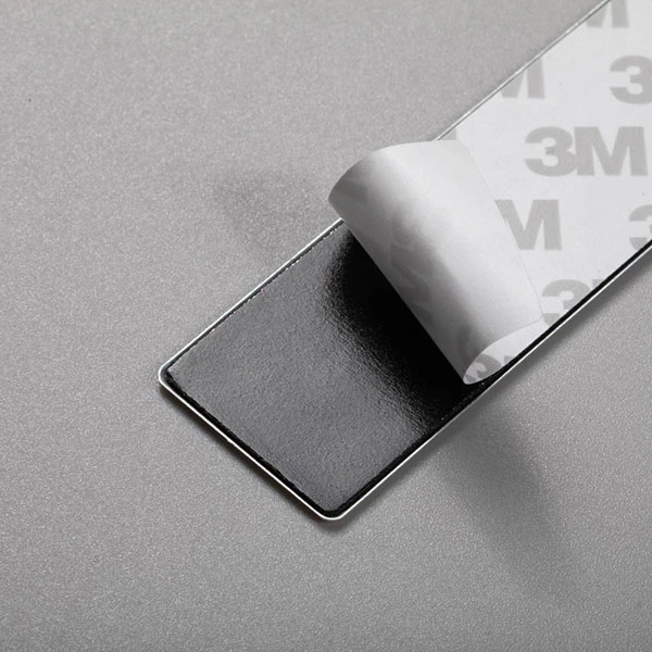 Logotyp aluminiumklistermärke