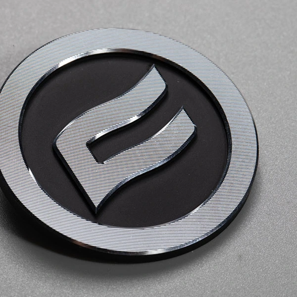 Logotyp metalletiketter