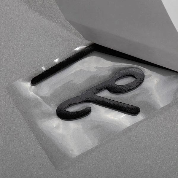 Anpassade högfrekventa präglade logotyper för patchetiketter och 3d-förhöjda etiketter med mjuk värmeöverföring