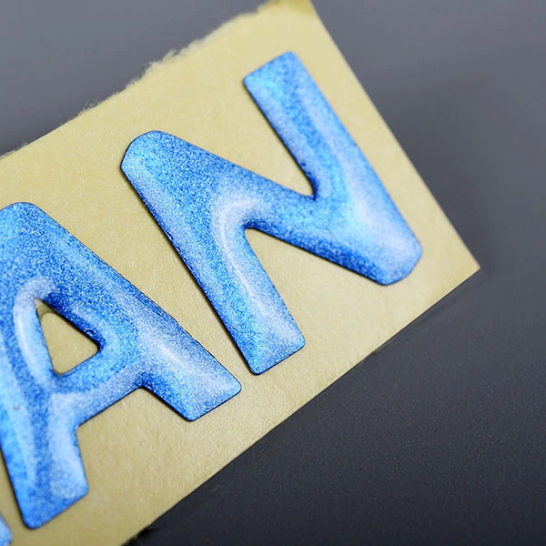 Anpassat tryck Högkvalitativt starkt självhäftande 3d-kupol Separat logotyp Epoxiklistermärke